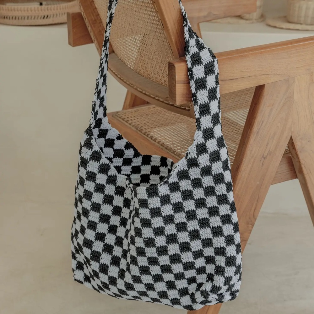 Checkered crochet shoulder bag